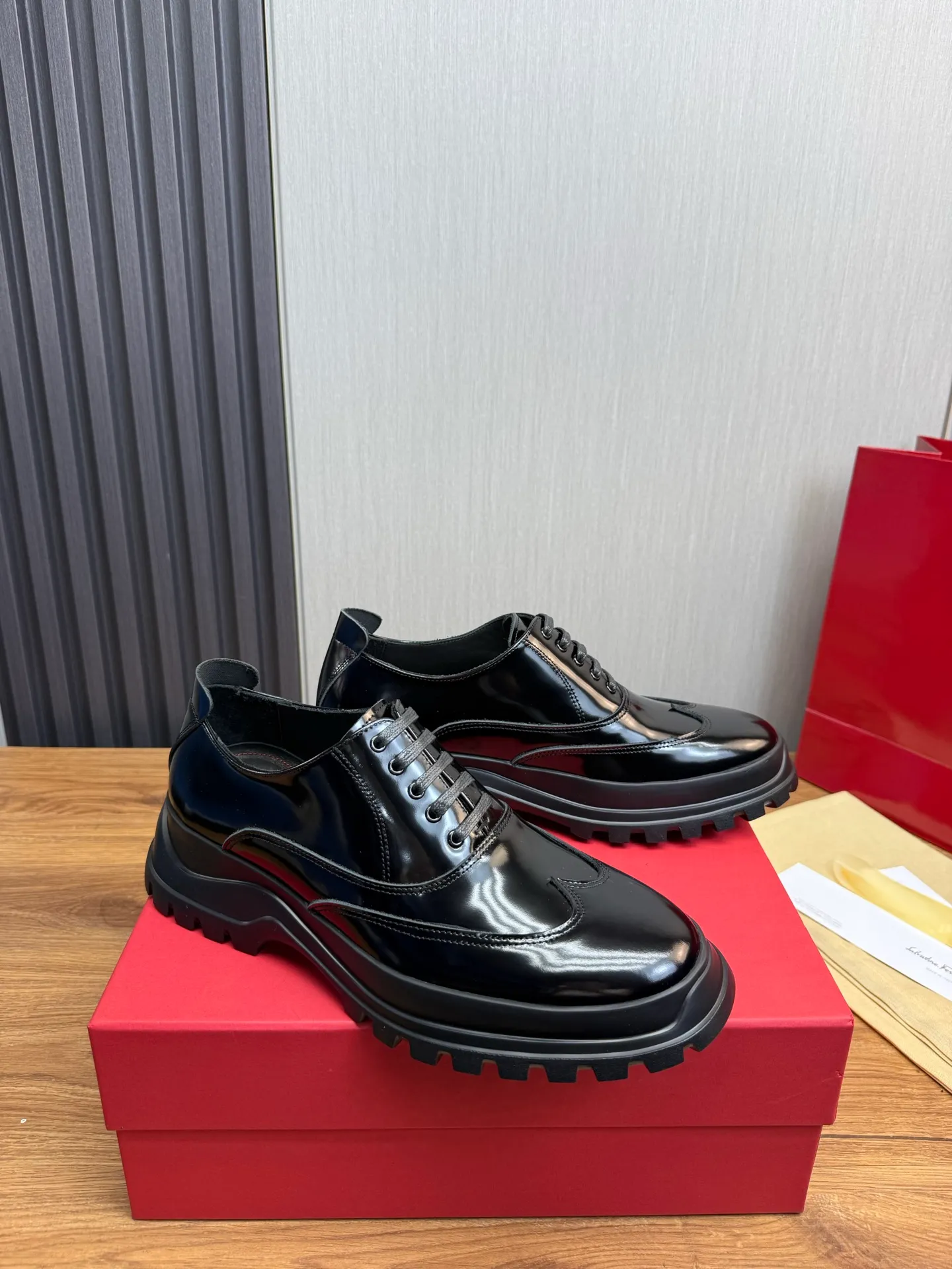 Men's shoes 💰880💰 Ferragamo. [Ferragamo] Men's Loaf leather shoes, the latest hot style, 1:1 original purchase quality, top quality, imported open-edge beaded cowhide leather on the upper, hand-made three-dimensional stitching highlights the round toe design, the inner feet are made of imported cowhide, with original wear-resistant rubber outsole, matching code 39-44, (38, 45 custom-made, non-refundable)